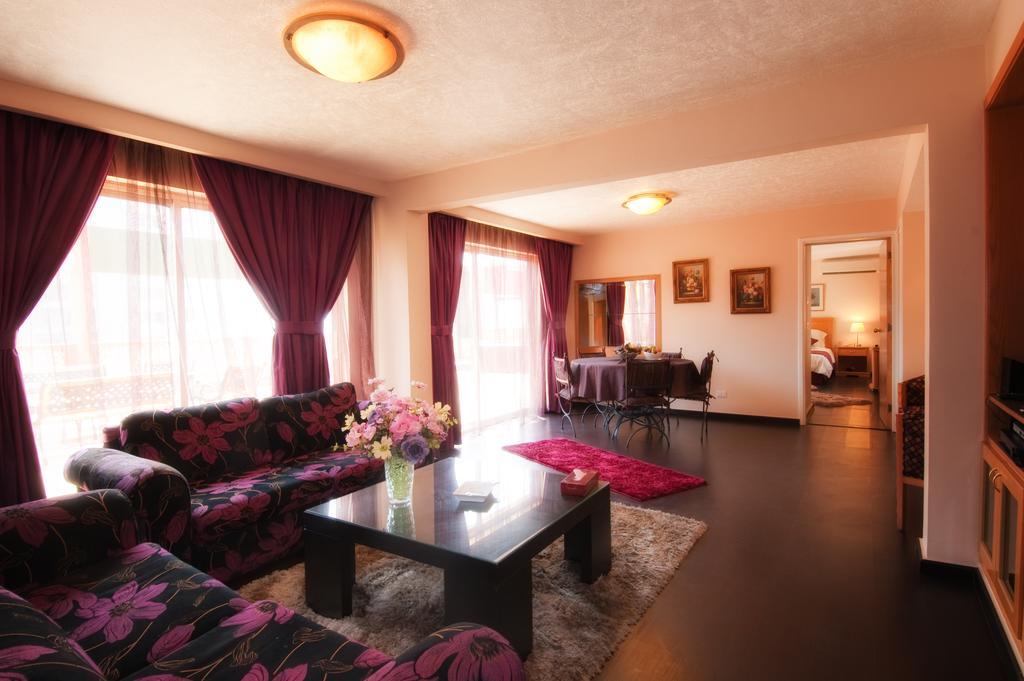 Rawche Universal Apartments Beirut Room photo