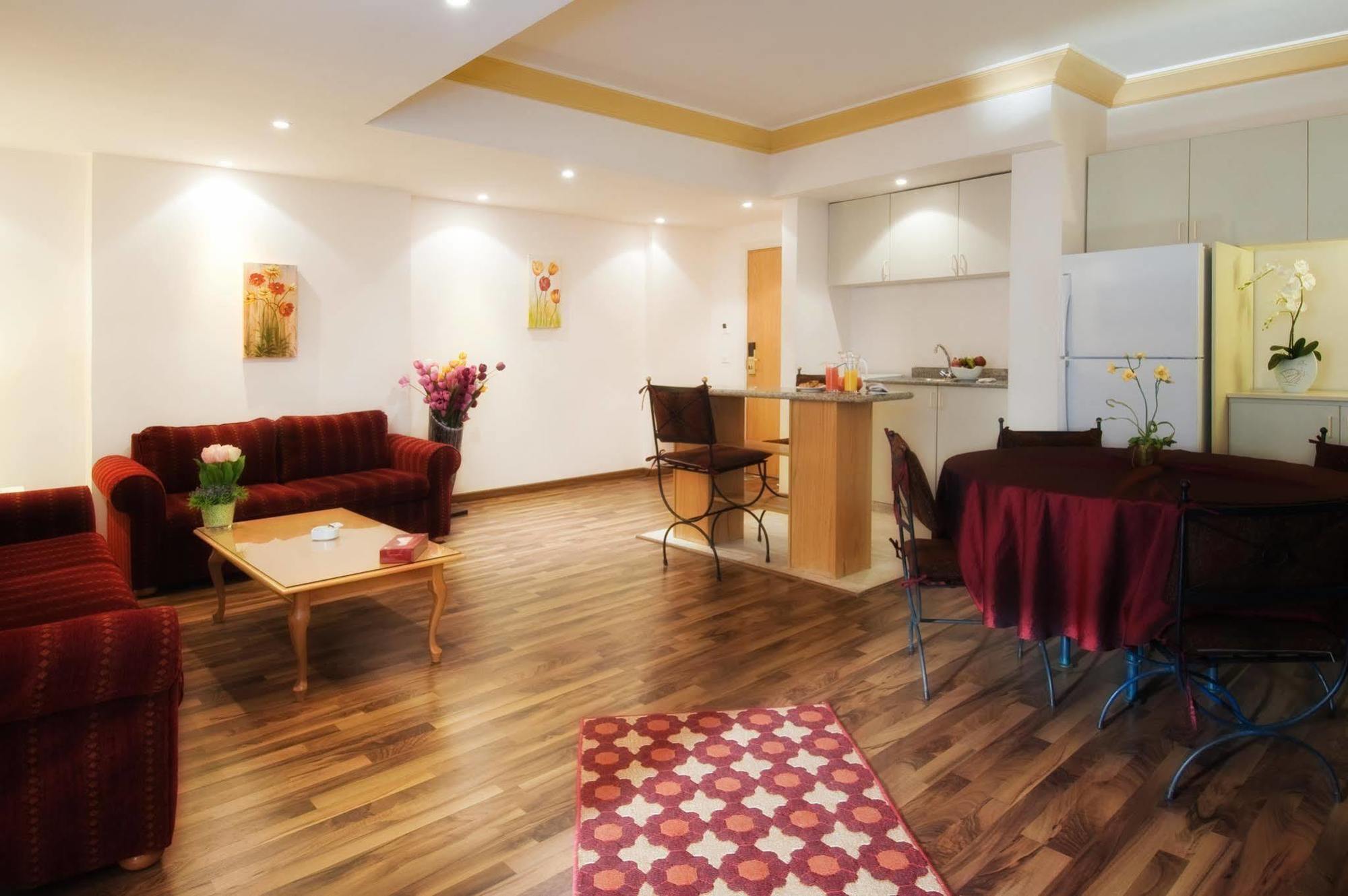 Rawche Universal Apartments Beirut Room photo